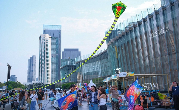 เล่นว่าวริมแม่น้ำเจ้าพระยา ICONSIAM SUMMER KITE PLAYGROUND 2026 สนุกกับว่าวหลากสีสันตลอด 10 วันเต็ม