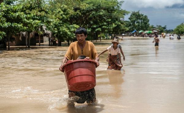 เมียนมาฝนถล่มรุนแรง น้ำท่วมหนัก อพยพเกือบ 4 แสนคน