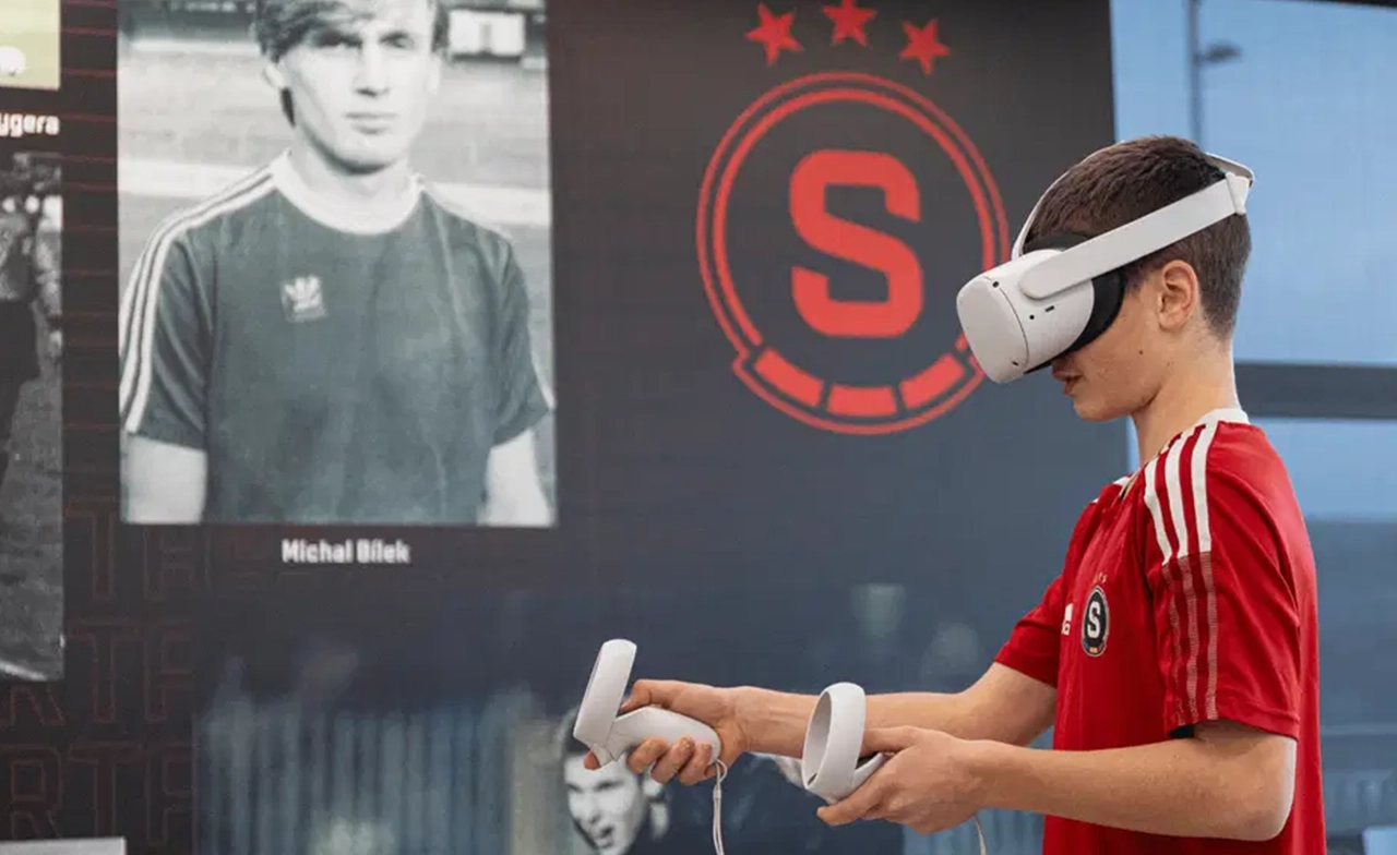 “VR ปั้นเซนส์บอล” เทคโนโลยีฝึกนักเตะกวาดสายตา ยกระดับการส่งบอลสนามจริง