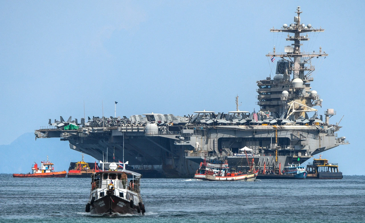เรือรบสหรัฐฯ USS George H.W. Bush ถึงภูเก็ตแล้ว เทียบท่าให้ทหารพักผ่อน