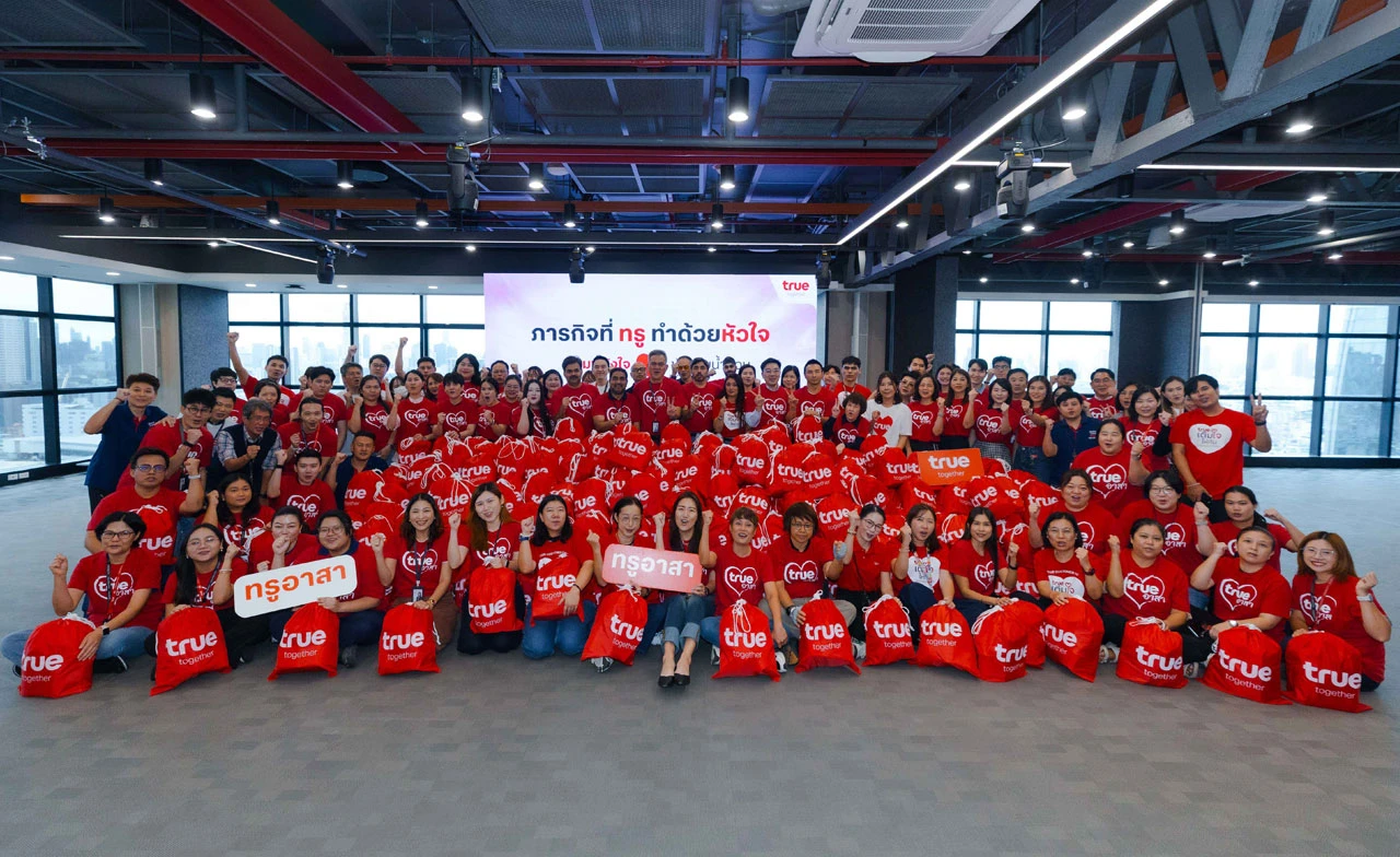 ทรูรวมพลังน้ำใจช่วยภัยน้ำท่วม ผู้บริหาร พนักงานผนึกกำลังส่งถุงกำลังใจ 
