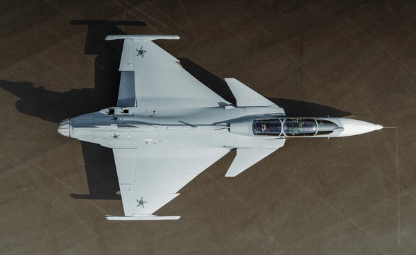Saab เปิดตัว Gripen F หรือกริพเพ่นรุ่น 2 ที่นั่งอย่างเป็นทางการ จ่อส่งมอบให้บราซิล ไทย และโคลอมเบีย