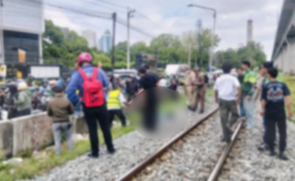 รถไฟเฉี่ยวชนคนได้รับบาดเจ็บ บริเวณย่านมักกะสัน กู้ภัยเร่งช่วยเหลือนำส่งรพ. 