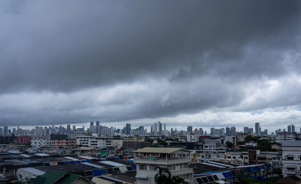 หน้าฝนใกล้จบ แต่ทำไมฝนยังไม่หยุด? ไขปริศนา “ฝนปลายฤดู”