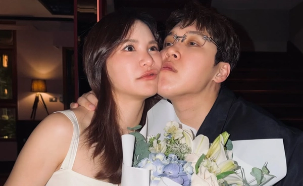 "แกงส้ม ธนทัต" เผยความรู้สึกต่อ "ดาว ณัฐภัสสร" ครบรอบคบ 9 ปี 