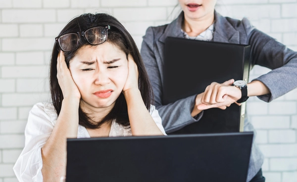 ยิ่งพูดว่า “งานยุ่ง” อาจยิ่งดูไม่เก่ง? รู้จัก Busy Bragging พฤติกรรมอวดว่างานล้นมือ