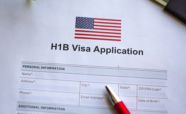 ผู้พิพากษาสหรัฐฯ ตัดสินยกเลิกคำสั่งขึ้นค่าวีซ่า H-1B เป็น 100,000 ดอลลาร์สหรัฐ
