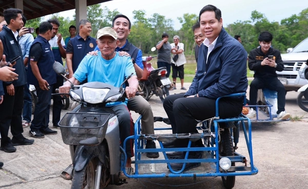 “สรรเพชญ” ลุยชุมพร เร่งแก้ปัญหาร่องน้ำตื้นเขิน ช่วยชาวประมง