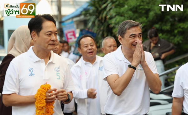“อภิสิทธิ์” ควง “อนุชา” หาเสียงตลาดเอี่ยมสมบัติ ชูนโยบายตลาดถูกสุขอนามัย 