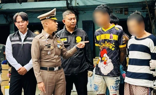 ยึดไอซ์ล็อตใหญ่กลางกรุง 8 ลัง รวบผู้ต้องหา 4 ราย ย่านปทุมวัน