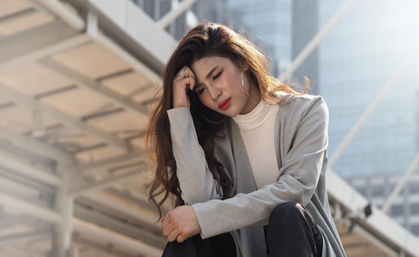รับมือ “อารมณ์ดิ่งก่อนมีเมนส์” ปรับยาแบบไหน? ปรับชีวิตยังไง? ไม่ให้ใจพังทุกรอบเดือน