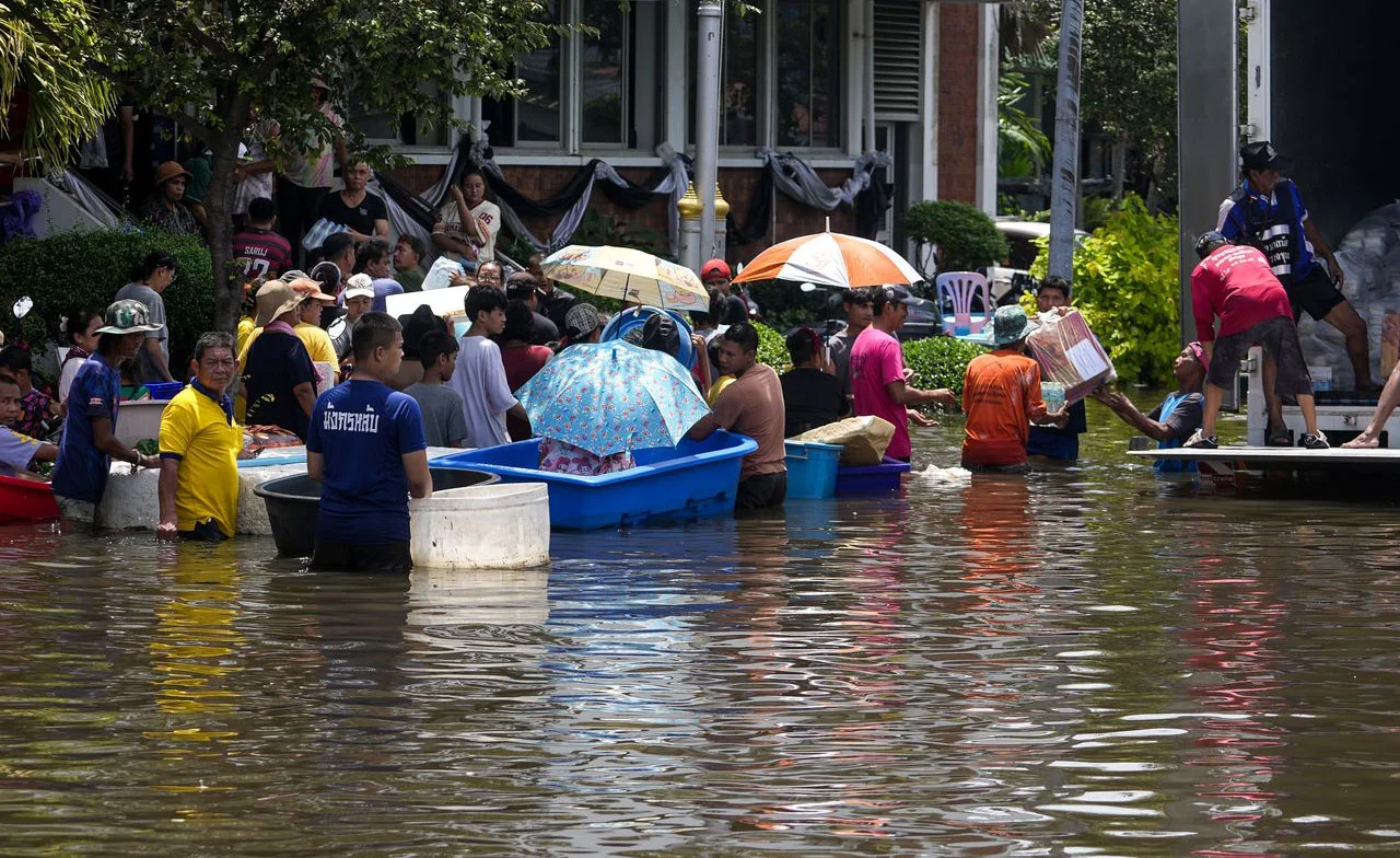 กทม. อัปเดตสิ่งของที่ต้องการเร่งด่วน ช่วยเหลือผู้ประสบภัยน้ำท่วม