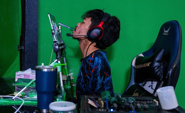 Golf no Hands จากเด็กชายผู้สูญเสียแขนขา สู่สตรีมเมอร์ผู้ส่งต่อความหวัง
