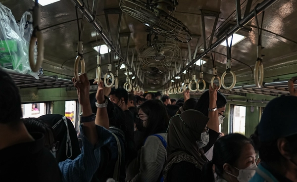 รถไฟชานเมือง อวสานทางเลือกราคาถูก? เมื่อรถไฟขอบเมืองอาจไปไม่ถึงกรุงเทพชั้นใน