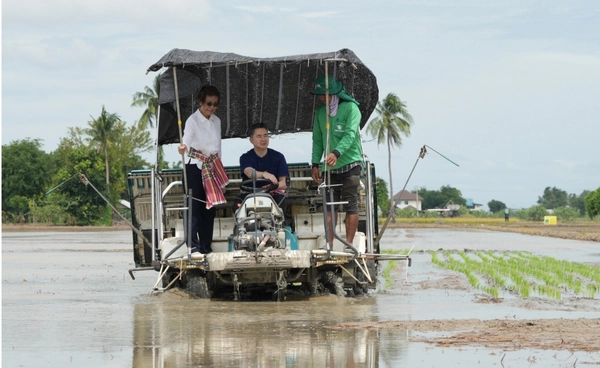 “กรมการข้าว” ลุยสามชุก สุพรรณบุรี นำร่อง "นาข้าวคาร์บอนต่ำ"