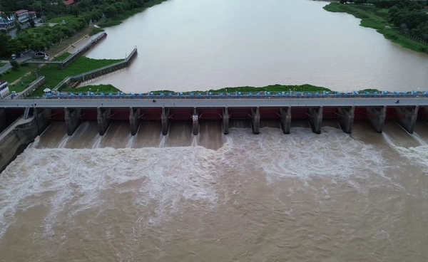 “เขื่อนเจ้าพระยา” ปรับลดระบายน้ำ เพื่อรองรับฝนตกหนัก   