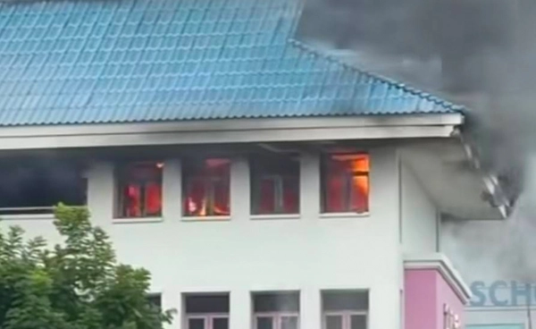 ไฟไหม้อาคารเรียนโรงเรียนดังย่านบางขุนเทียน เพลิงสงบแล้ว