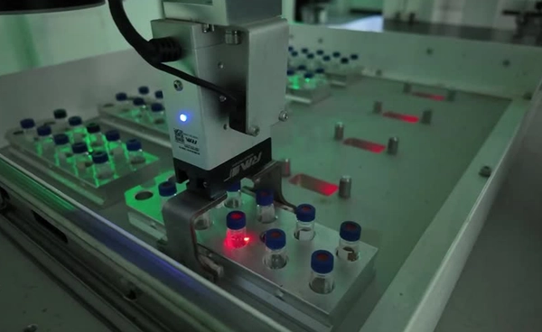 จีนผุด “Dark Lab” ห้องวิจัยสมองกล AI ใช้หุ่นยนต์ทดสอบสารพิษแทนมนุษย์