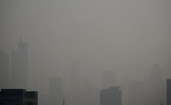 กทม. เตือนฝุ่น PM 2.5 พุ่ง เขตบางรัก คุณภาพอากาศระดับสีแดง กระทบสุขภาพ