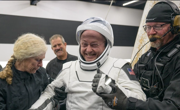 NASA เผย ไมค์ ฟิงค์ นักบินอวกาศวัย 58 ปี ประสบปัญหาสุขภาพบนสถานีอวกาศ ISS เมื่อ 7 มกราคมที่ผ่านมา