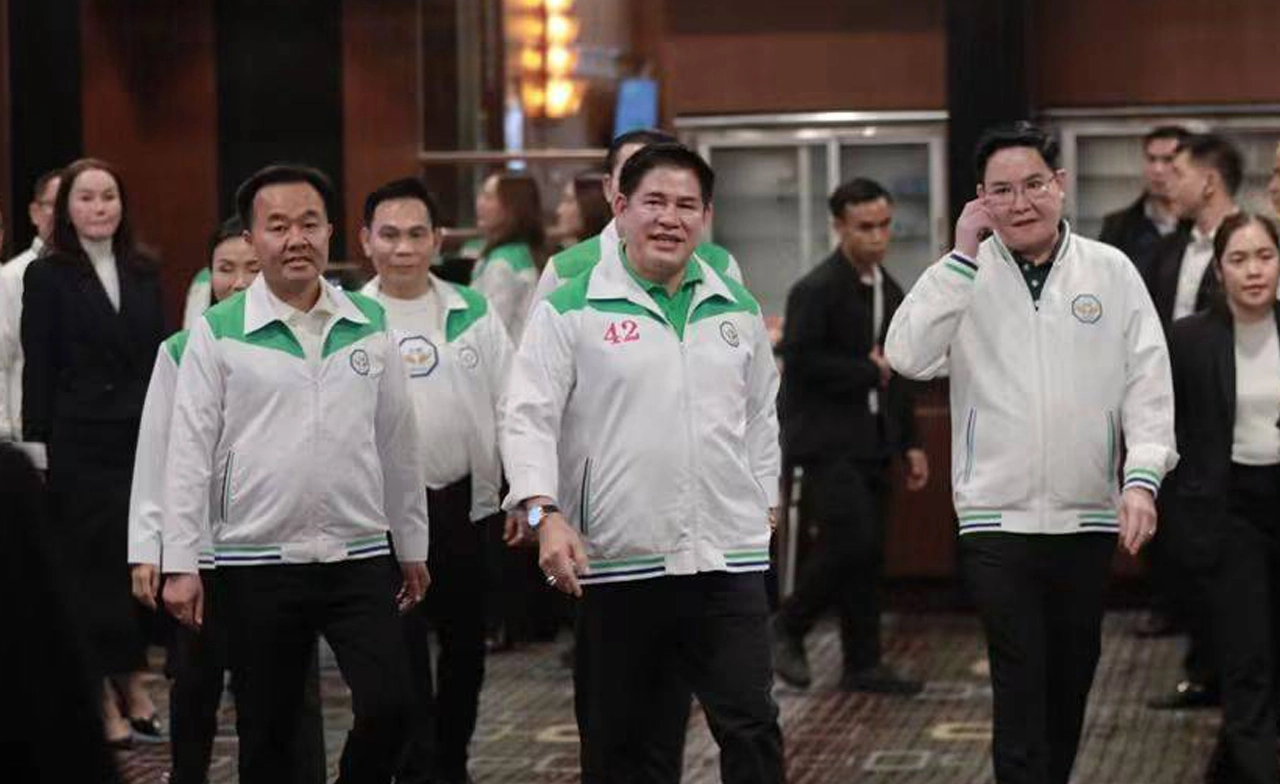 ฝ่ายค้านปรับทัพ “กล้าธรรม” พ้นวิป ปมโหวตงบฯ 70