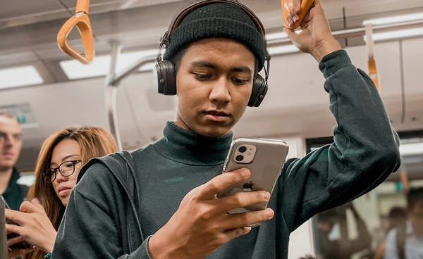 ภัยเงียบ “Phone Body” เมื่อ “เทคโนโลยี” กำลังเปลี่ยนสรีระและทำลายร่างโดยไม่รู้ตัว