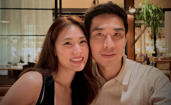หัวใจไม่โสดแล้ว? "เพลง ชมนิดา" เคียงข้างนักข่าวหนุ่ม "โอ๊ต เฉลิมพล"
