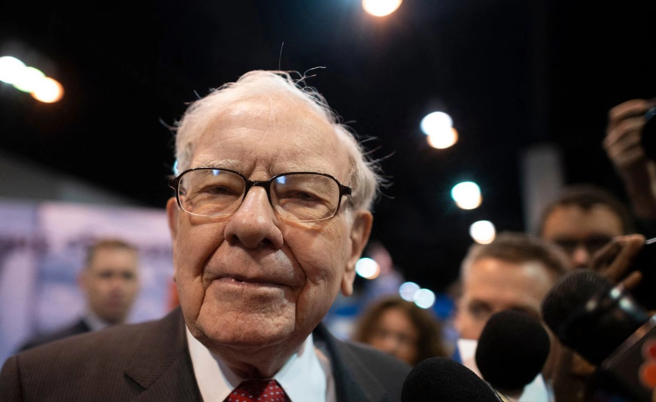 “วอร์เรน บัฟเฟตต์” ลงจาก ประธาน Berkshire Hathaway เปิดทาง “ลูกชาย” สานต่องาน