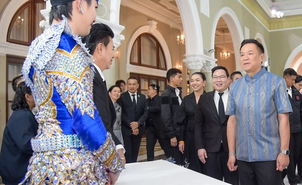 “สุขสมรวย” ชู “ระเบียบวาทะศิลป์" ต้นแบบสมาชิกกองทุนหมู่บ้านฯ กู้เงินต่อยอดอาชีพ