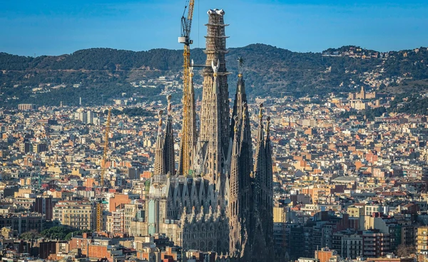 โบสถ์สูงที่สุดในโลก สร้างนาน 144 ปี มหาวิหาร Basílica de la Sagrada Família