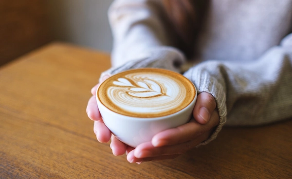 "ดื่มกาแฟทุกวัน" หัวใจพังจริงไหม? กางคำแนะนำล่าสุดจาก สมาคมโรคหัวใจสหรัฐฯ (AHA)