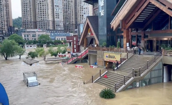 "จีน” อ่วมฝนมหาศาล นักวิทย์ชี้ “โลกร้อน” เร่งภัยพิบัติ น้ำท่วมหนักหลายมณฑล