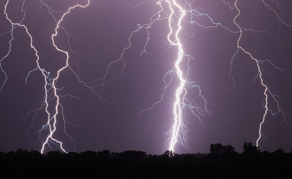 พายุฤดูร้อน ฉบับล่าสุด! เปิดรายชื่อ 12 จังหวัด วันนี้ ฝนถล่ม-ลมแรง