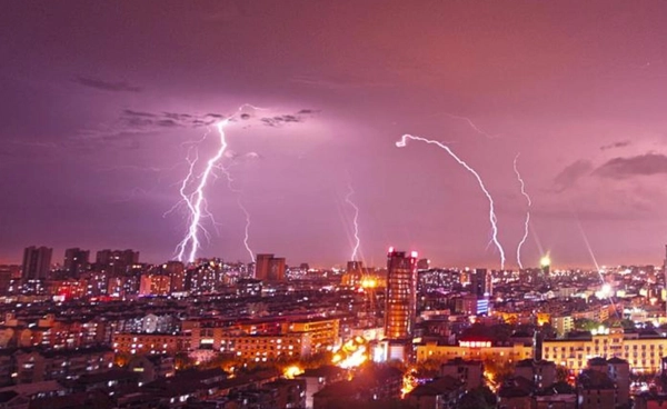 อุตุฯ เตือนพื้นที่เสี่ยงภัยฝนตกหนักถึงหนักมาก วันที่ 11 ส.ค.69