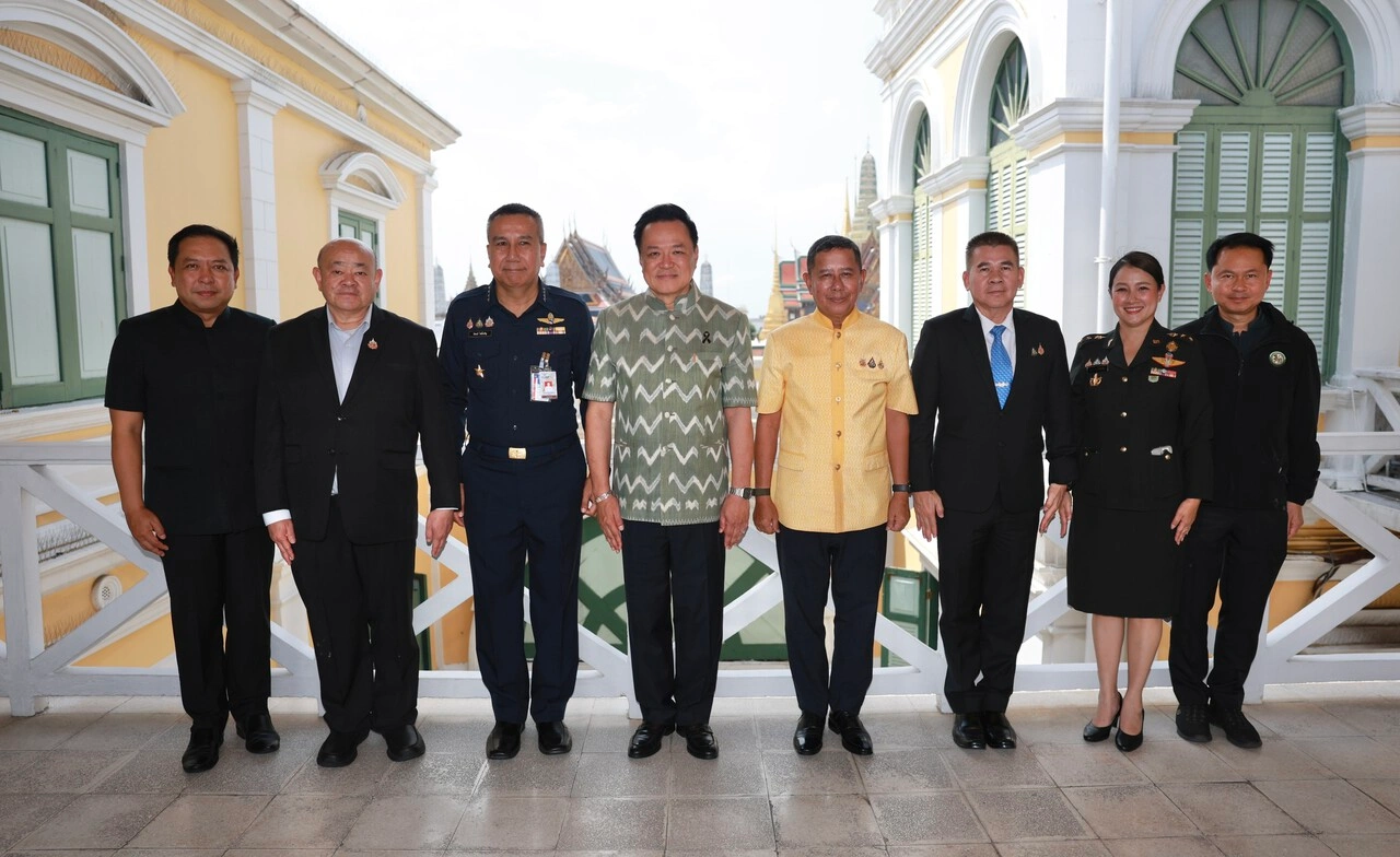 นายกฯ เยือนกระทรวงกลาโหม สักการะสิ่งศักดิ์สิทธิ์ ร่วมซ้อมเดินริ้วขบวน
