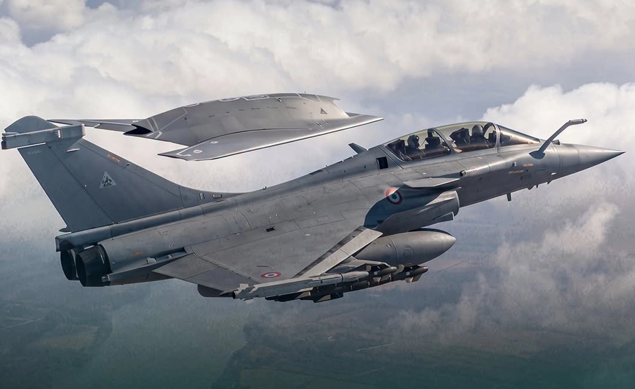 ฝรั่งเศสอัปเกรดเครื่องบินรบ Rafale F5 คุมฝูงโดรน ติดอาวุธนิวเคลียร์