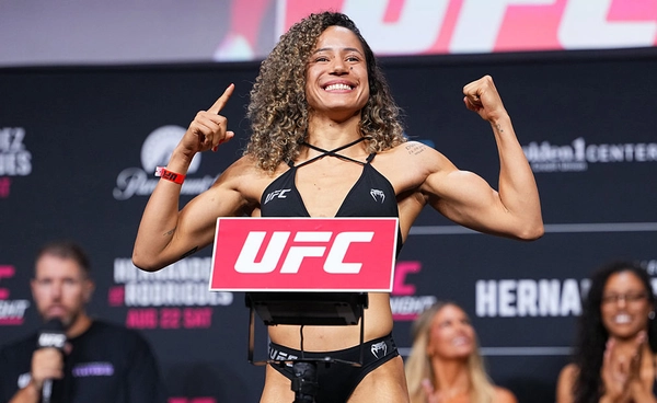 จากริงเกิร์ลสู่สังเวียน UFC!  ชาเวส กร้าวใช้มวยไทยสยบ ยูไดซ์