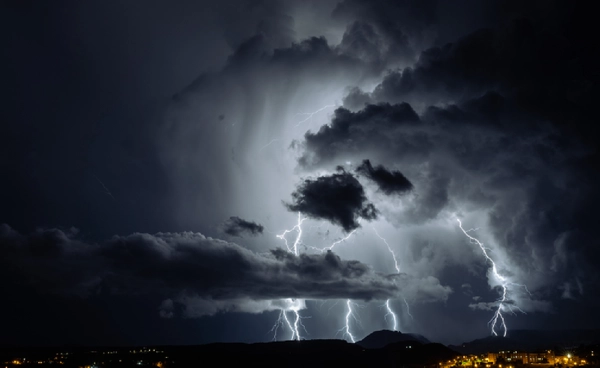 พื้นที่เสี่ยงภัยฝนฟ้าคะนองและลมกระโชกแรง วันที่ 10 พฤษภาคม 2569
