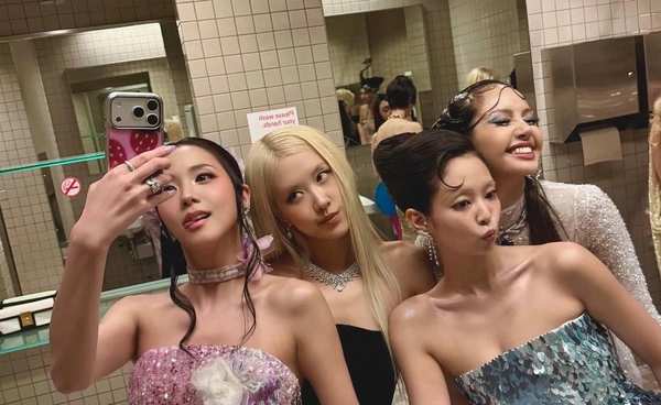 4 สาว BLACKPINK รวมตัวครบทีมบนพรมแดง Met Gala ครั้งแรก