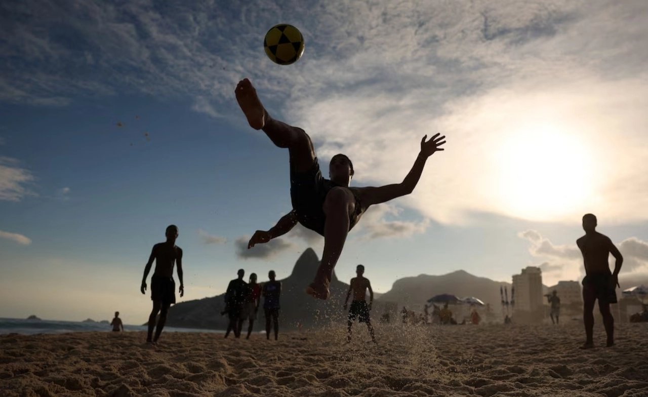 โลกร้อนเปลี่ยนเกมฟุตบอล ยิ่งร้อนนักเตะยิ่งผ่อนแรง