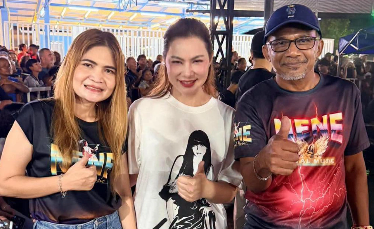 "บุ๋ม ปนัดดา" นั่งชิดขอบเวทีเชียร์ "เนเน่ รอยัล" ก่อนบินลัดฟ้าชิงชัย AGT 