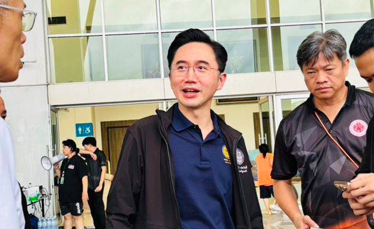 ยศชนันลุยลาดกระบัง ระดมเสบียงช่วยผู้ประสบภัยนับหมื่น