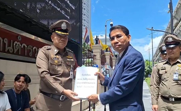 “ณัฐวุฒิ” ยื่น ผบ.ตร. ขอพิจารณาหมายจับ 6 ราย