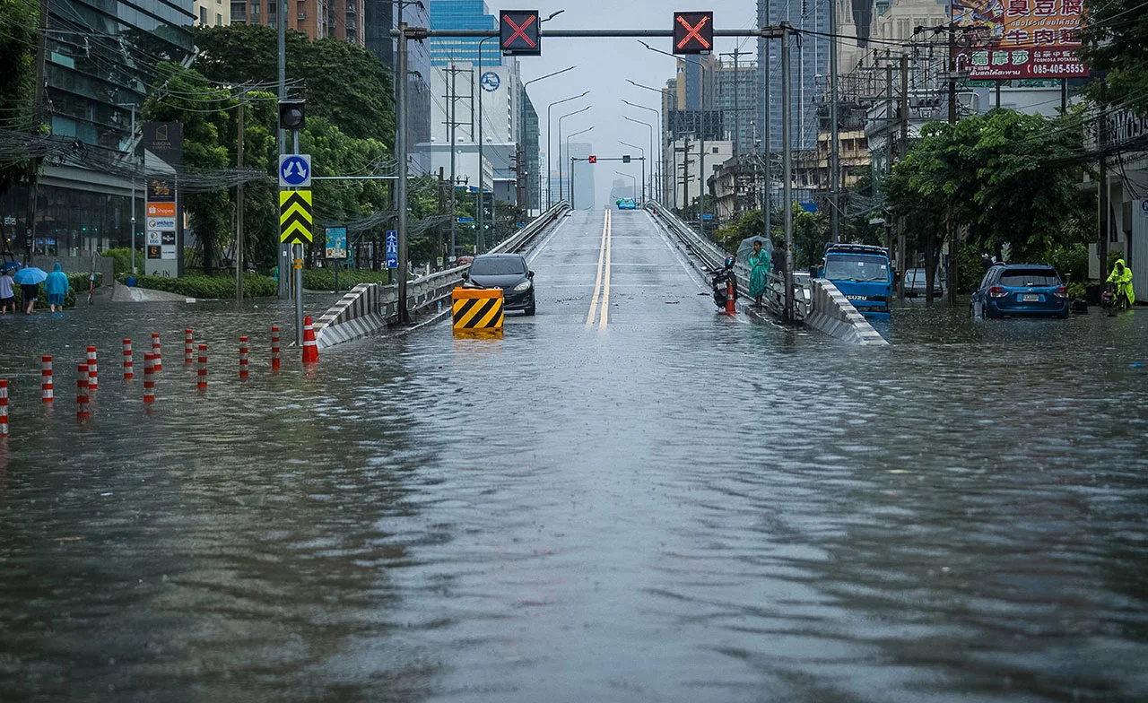 น้ำท่วมกทม.วันนี้ 27 ก.ย. เช็กถนนน้ำท่วม - ฝนสะสมสูงสุดสะพานสูง