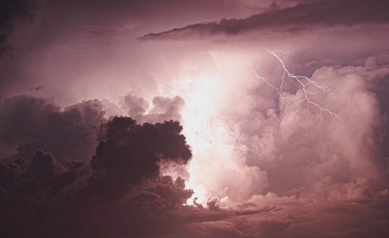 อุตุฯ เตือนพื้นที่เสี่ยงภัยฝนตกหนักถึงหนักมากบริเวณประเทศไทยวันที่ 4 ต.ค. 69