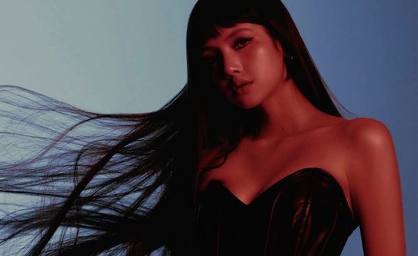 LISA คืนบัลลังก์ เตรียมปล่อย EP ใหม่ “PRESS PLAY” พร้อมซิงเกิลกลิ่นอายไทย “SaWaDiKa”