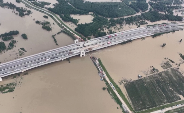 “จีน” ฝนตกหนัก คันกั้นน้ำมณฑลเหอหนานแตก 3 จุด