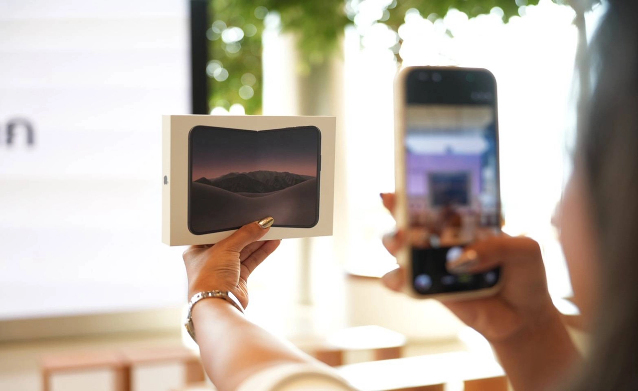 Apple Store ICONSIAM ต้อนรับการวางจำหน่าย iPhone Duo อย่างเป็นทางการ