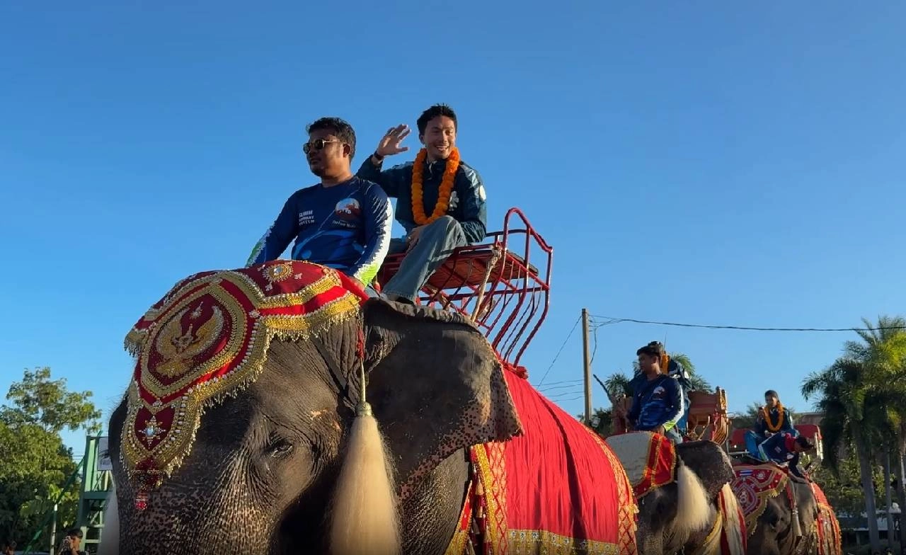 "บิว ภูริพล"ฮีโร่ลมกรดกลับถิ่น จ.สุรินทร์ แห่ช้าง 9 เชือกเชิดชูเกียรติ  | เรื่องดีดีทั่วไทย | 21–10-69