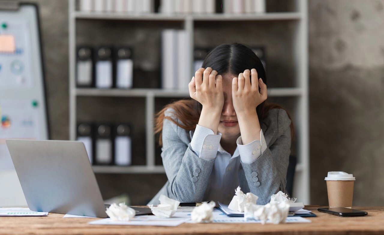 หรือเราติดกับดัก "Toxic Productivity" ทำไมยิ่งพัฒนาตัวเอง ยิ่งรู้สึกว่าตัวเอง "ยังดีไม่พอ"